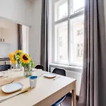 Cool & Charming In Center - Lub5 Apartment *